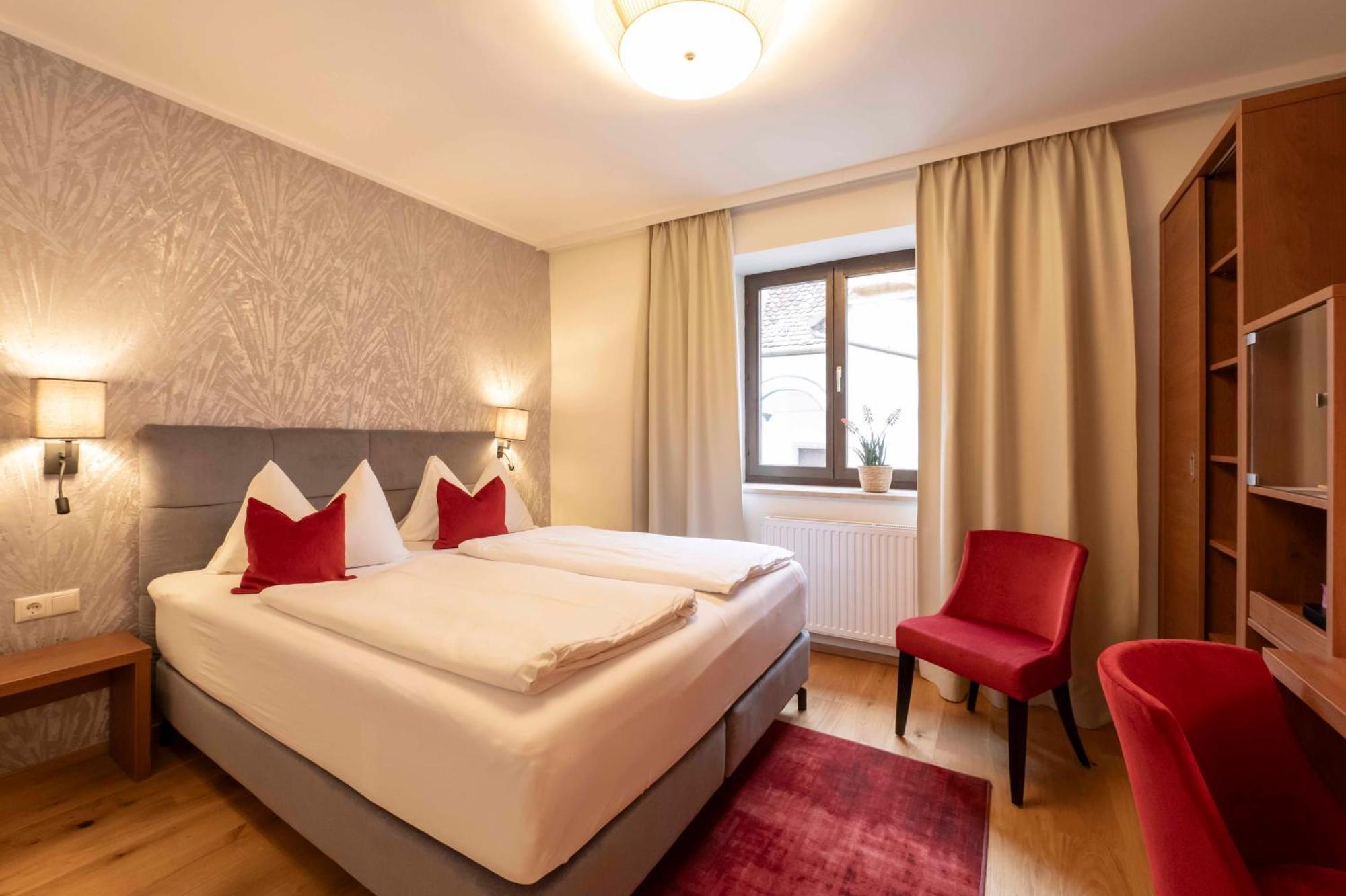 Hotel Mader Steyr Bagian luar foto