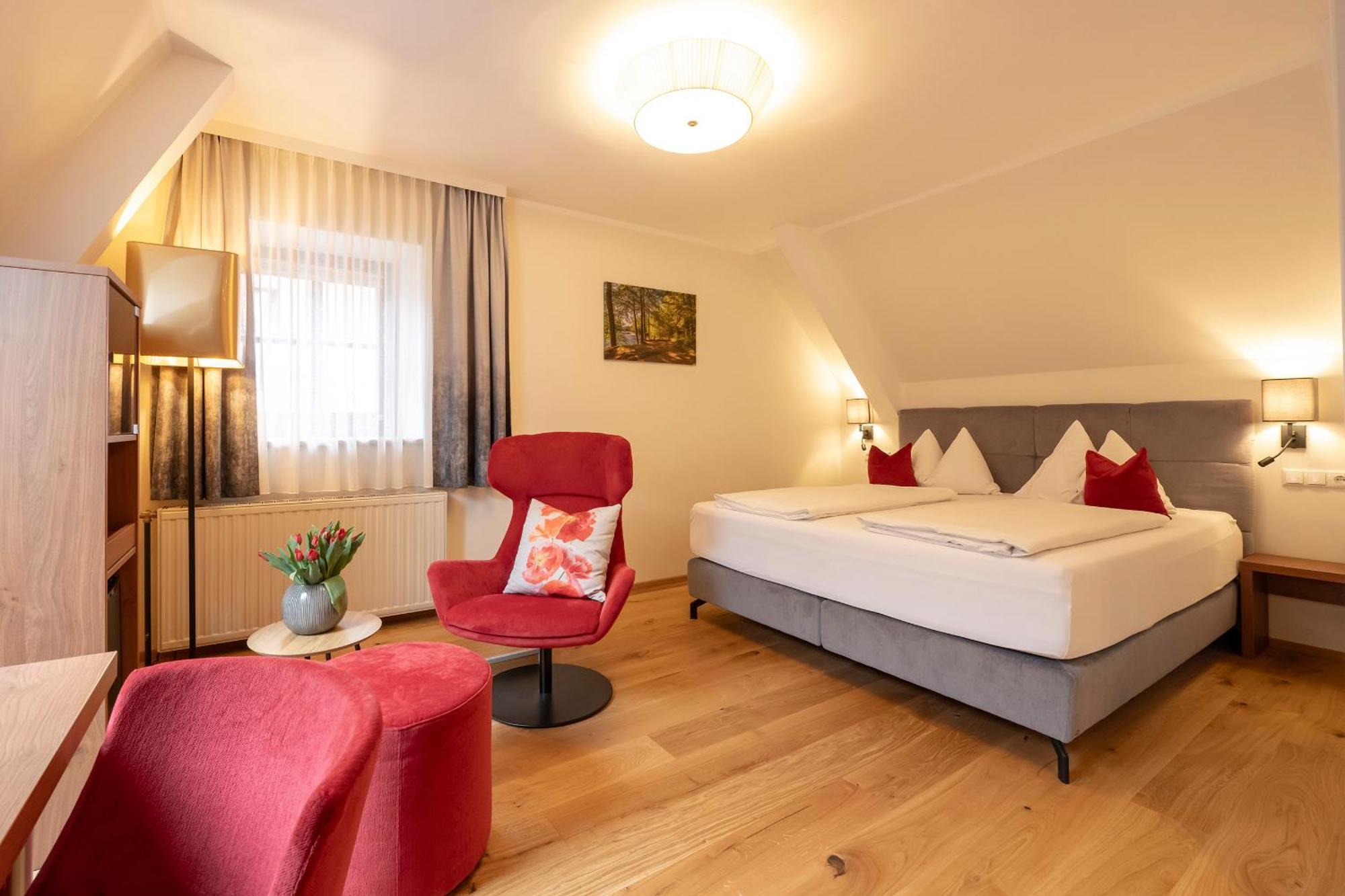 Hotel Mader Steyr Bagian luar foto
